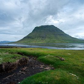 Kirkjufell berg in IJsland van Samantha van Leeuwen