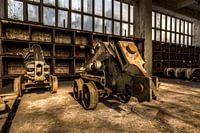 Vervallen oude machines van een verlaten kolenmijn in duitsland