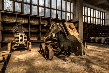 Vervallen oude machines van een verlaten kolenmijn in duitsland van Sven van der Kooi (kooifotografie)