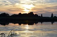 zonsondergang op de rivier van Marcel Ethner thumbnail