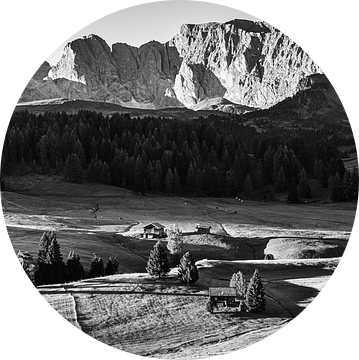 Panorama van Alpe di Siusi, in zwart-wit van Henk Meijer Photography