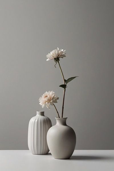 Minimalistische Vazen en Witte Bloemen Stilleven van Art & Soul Creations