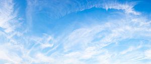 Ciel bleu avec des nuages