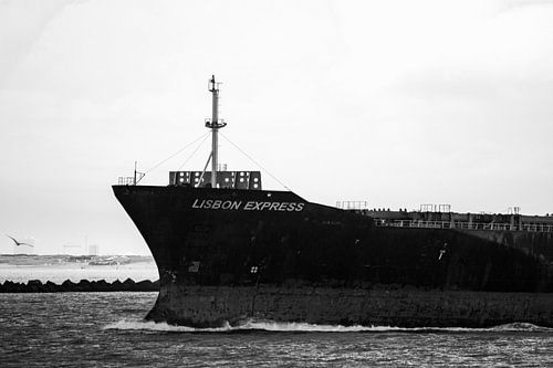 De schepen onderweg naar open zee vanaf Rotterdam.