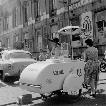 Camion de crème glacée Waterlooplein 1950 sur E Jansen