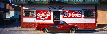 Flores Guatemala, met Coca Cola pick-up truck van Winne Köhn