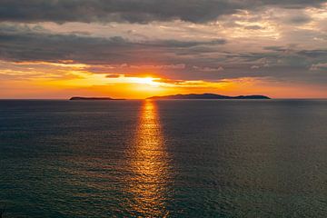 Zonsondergang op Corfu bij Kaap Kefali van Leo Schindzielorz