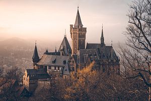 Le mystique château de Wernigerode dans la brume