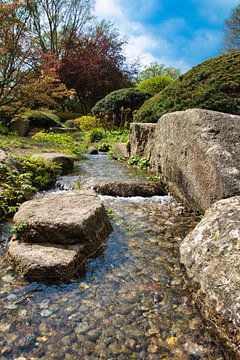 Stille schoonheid: de waterloop in de Japanse tuin bij Planten un Blomen van Elbkind89