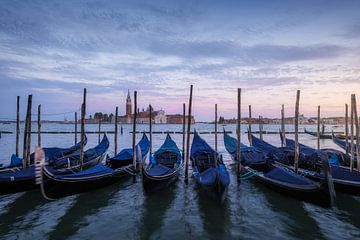 Venetië at Sunset - Italië van Niels Dam