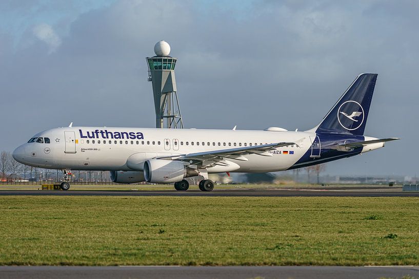 Take-off Lufthansa Airbus A320-200 "Trier" (D-AIZA). by Jaap van den Berg