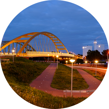 De Hogeweidebrug en de Douwe Egberts fabriek in Utrecht van Donker Utrecht