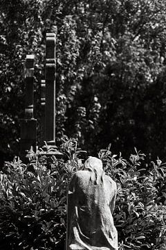 Statue of a grieving woman by Jan Van Bizar