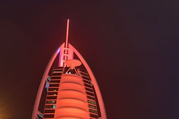 Vue de la ville de Dubaï de nuit sur MPfoto71