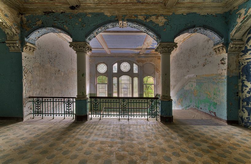 Abandoned Beauty by Erik Borst