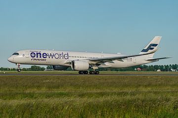 Der Airbus A-350-900 von Finnair in Oneworld-Lackierung. von Jaap van den Berg