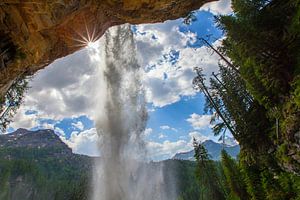 Ein Sonnenstern am Johannes Wasserfall