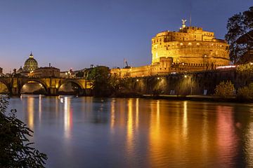 Rome - Uitzicht over de Tiber naar Castel Sant'Angelo en de Sint-Pietersbasiliek