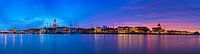 Panorama de la ligne d'horizon de Kampen au bord de la rivière pendant un coucher de soleil à couper