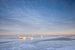 Eisschollen auf dem Wattenmeer, ein minimalistisches Bild von Ton Drijfhamer
