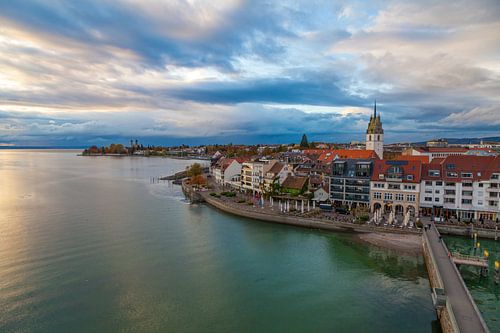 Friedrichshafen am Bodensee am Abend von Jan Schuler