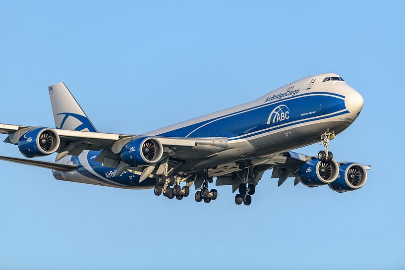 AirBridgeCargo Boeing 747-8 kurz vor der Landung. von Jaap van den Berg