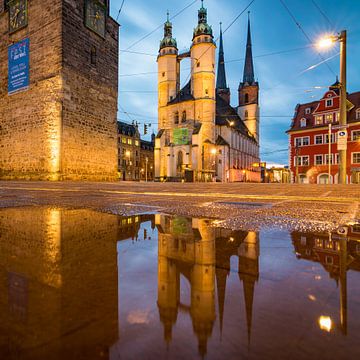 Marienkirche in Halle in de spiegel van Martin Wasilewski