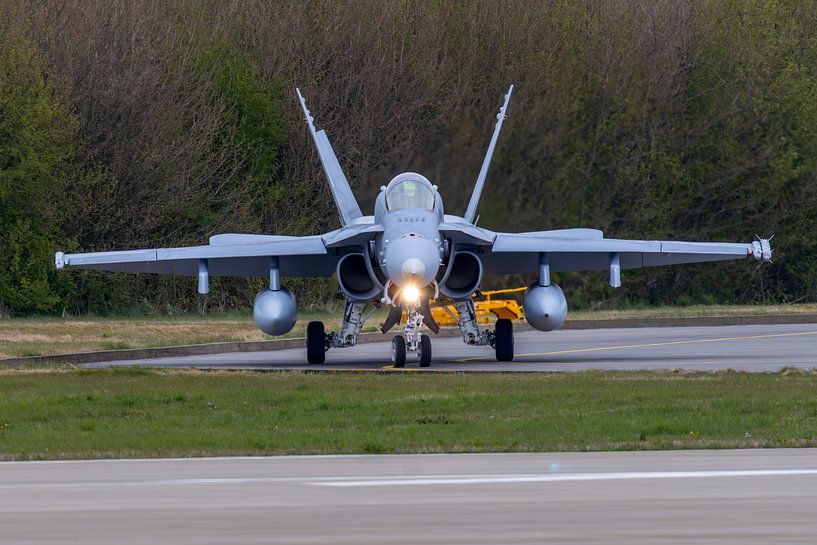 Force frontale - F/A-18C Hornet finlandais à Leeuwarden par Harm-Jan Martens