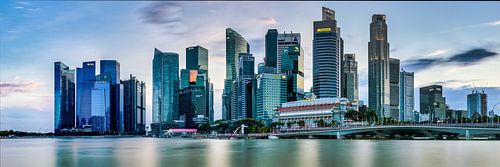 De skyline van Singapore