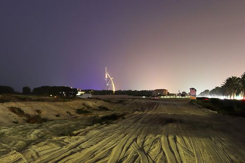 Blick auf die Stadt von Dubai bei Nacht