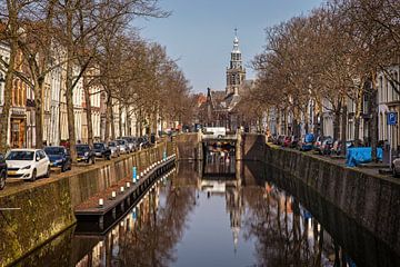 Kanaal in de binnenstad van Gouda van Rob Boon