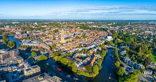 Zwolle luchtfoto tijdens een zomerse zonsondergang