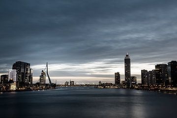 Skyline Rotterdam bij nacht van Stefan Roelfsema
