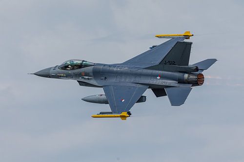 Eine Royal Netherlands Air Force F-16 mit Nachbrenner.