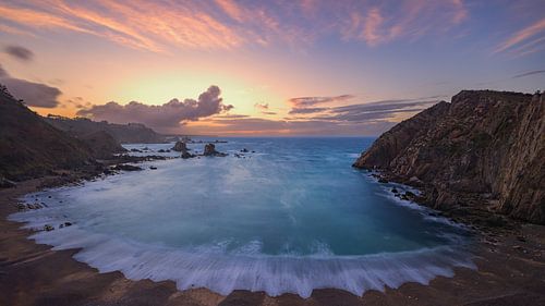 Zonsondergang op Playa del Silencio, Asturië, Spanje