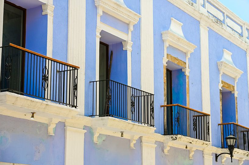 Shades of blue on Mexican streets by Kris Ronsyn