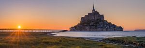 Panorama und Sonnenuntergang am Mont Saint-Michel in der Normandie