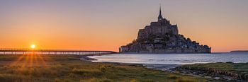 Panorama et coucher de soleil au Mont Saint-Michel en Normandie