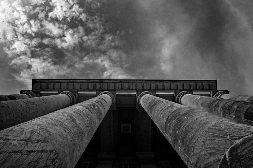Theatre by Patrick van Lion