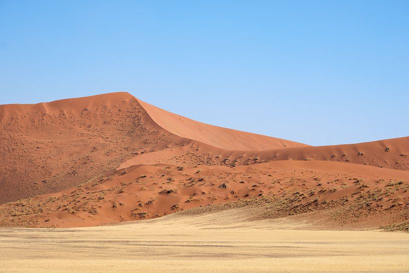 Sossusvlei, minimalistisch landschap van Nicolas Vangansbeke