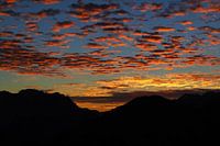 Morgenrot in den Alpen – stimmungsvolle Bergfotografie im ersten Licht des Tages.
