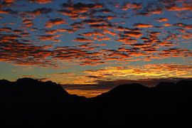 Dawn in the Alps - atmospheric mountain photography in the first light of day. by Miriam Schwarzfischer Fotografie