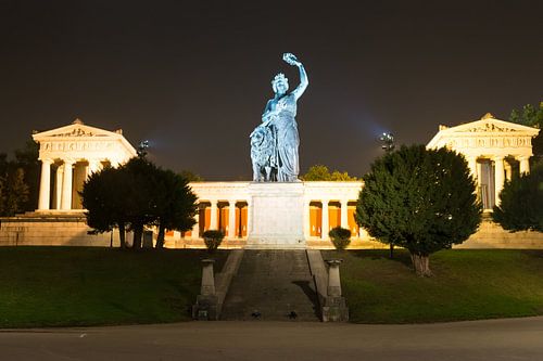 Statue de la Bavière et Panthéon sur la Theresienwiese à Munich