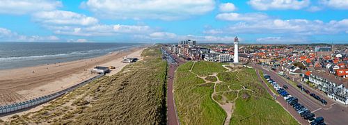 Luchtfoto panorama van Egmond aan Zee in Nederland