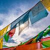 Durch Gebetsflaggen gefiltertes Sonnenlicht, Tibet von Rietje Bulthuis