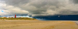 Herannahende Gewitterwolke über dem Strand von Texel von Sjoerd van der Wal Fotografie