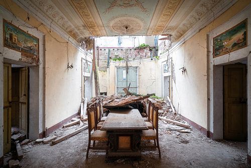 Verlaten Eetkamer in Verval.