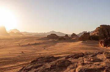 Zonsondergang in Wadi Rum van Daniël Haccou