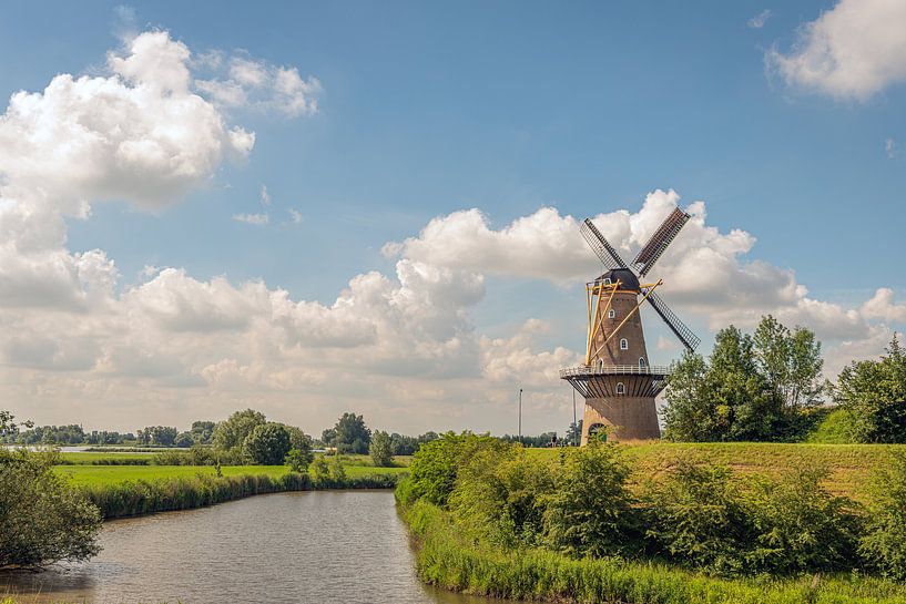 Rückseite der Turmmühle De Hoop in der befestigten Stadt Gorinchem von Ruud Morijn