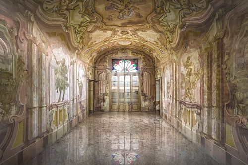 The abandoned Italian villa by Frans Nijland